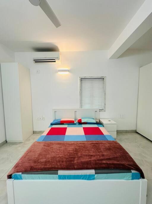 White House Sky View Theatre Villa In Gachibowli Exterior photo
